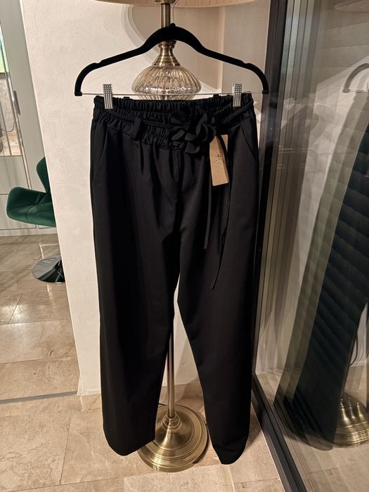 Pantaloni evazati