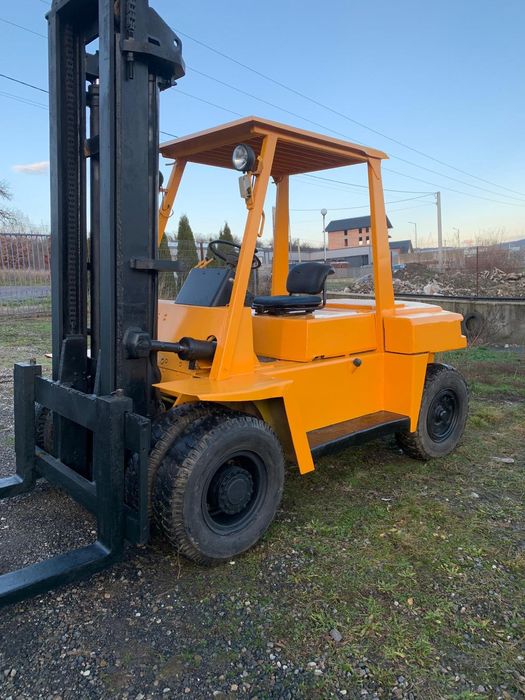 Stivuitor ridică 6 tone