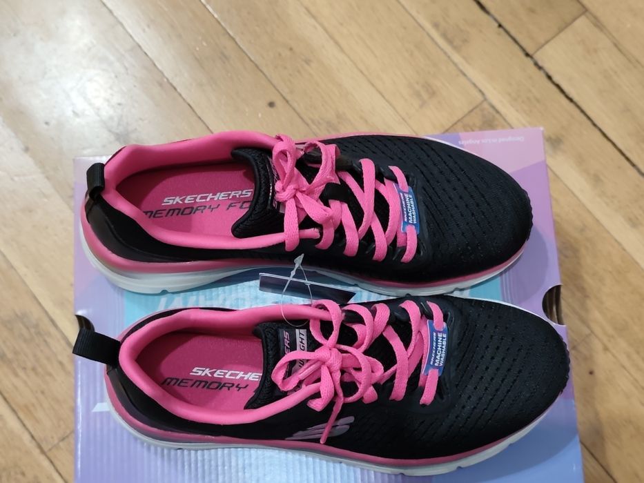 Чисто нови Skechers Make Moves черно и цикламени маратонки номер 37