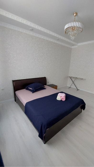 Кровать для спальний б/у . Торг есть. Звоните.