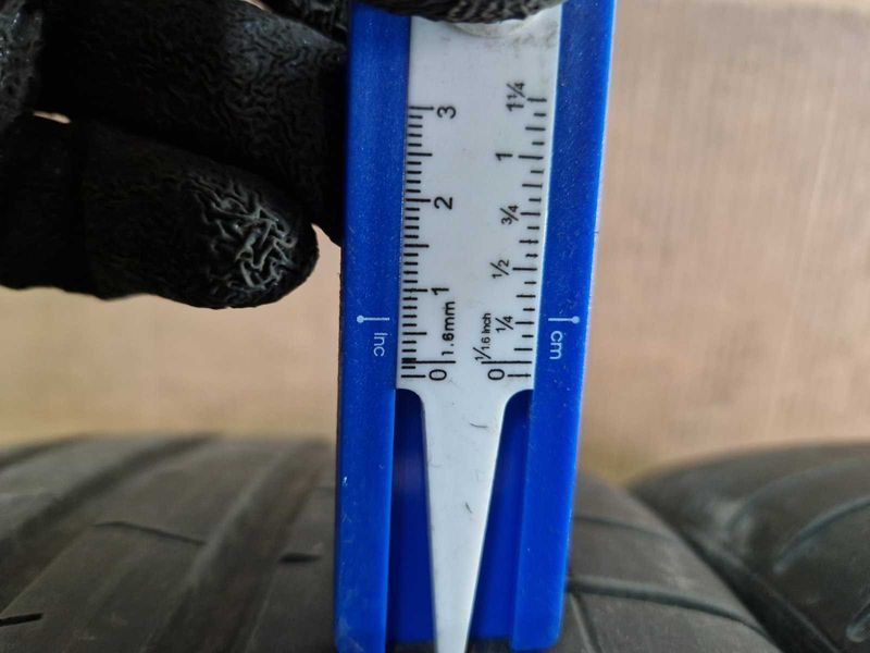 2 Pirelli R19 245/40
летни гуми
DOT1322