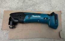 Scula multifunctionala Makita BTM50 pe 18V - corp