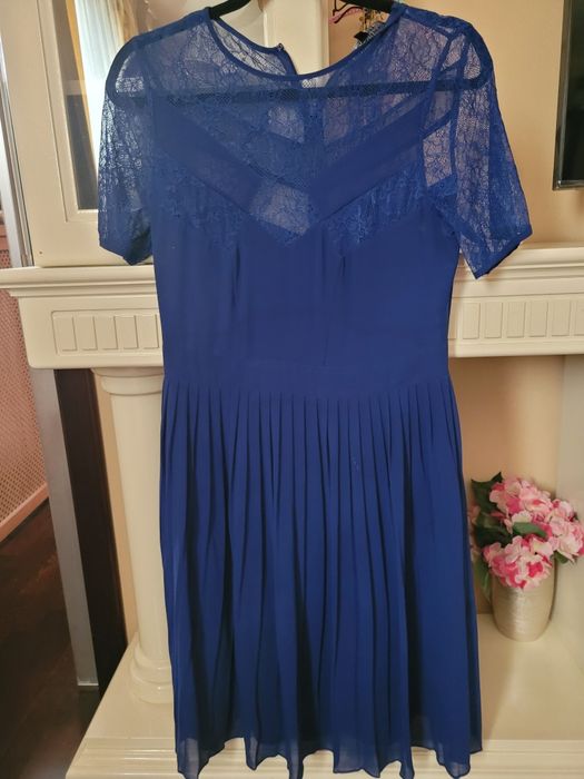 Vand rochie eleganta, impecabila