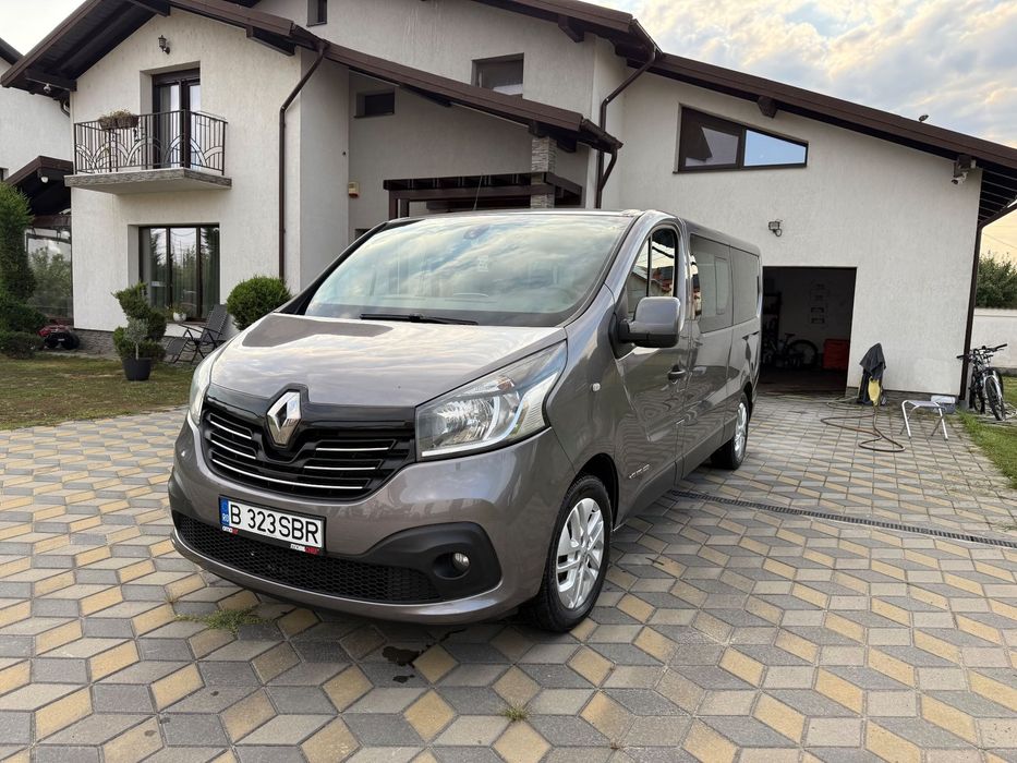 Renault Trafic Extra lung,clima fata-spate,camera video,8 locuri,line asist