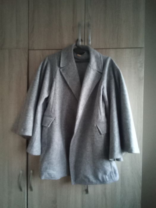 Дамско палто ,тип пелерина .Roberta Biag i.Почти не е носено.
