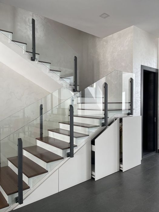 Дом в аренду в хайтек стиле с бассейном!
В центре! Сеульская улица!