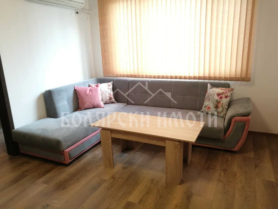 Дава се под наем Двустаен апартамент в Велико Търново, Център - 70 кв.м за 332 € - Снимка #1