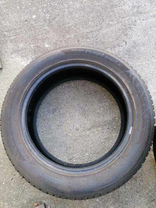 Vând 4 anvelope iarnă hankook 225.55.18