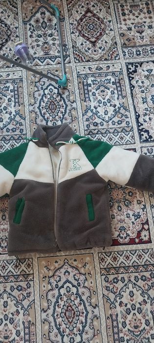 Осенний куртка сатылады.7-8 жасқа.Жақсы  күйде