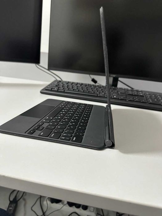 Продаю iPad Pro 11" M2, 512 GB, Space Gray с комплектом
