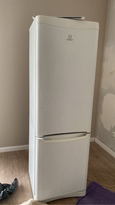 Холодильник indesit