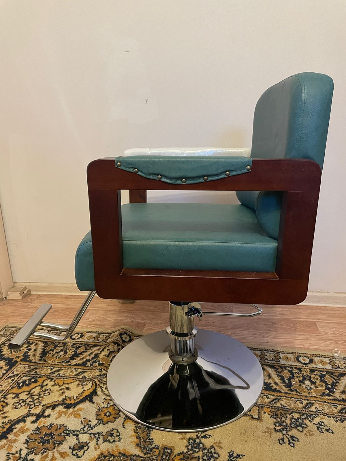 Новое кресло для салона красоты
