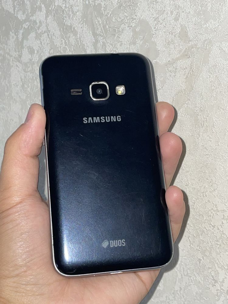 Samsung J1 (2016)