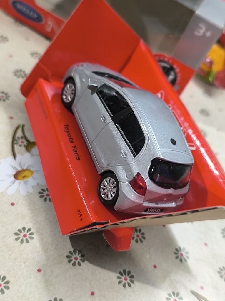 Welly Toyota Yaris 1:43 мащаб