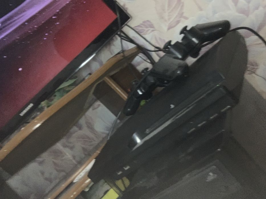 Продажа PlayStation 3 с двумя джойстиками