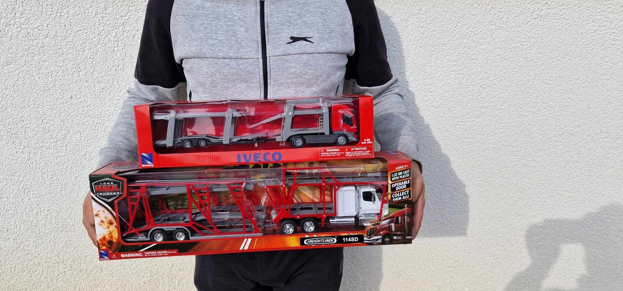 Macheta, jucarie Iveco stralis scara 1/43. 41 cm lungime. Cabina metal