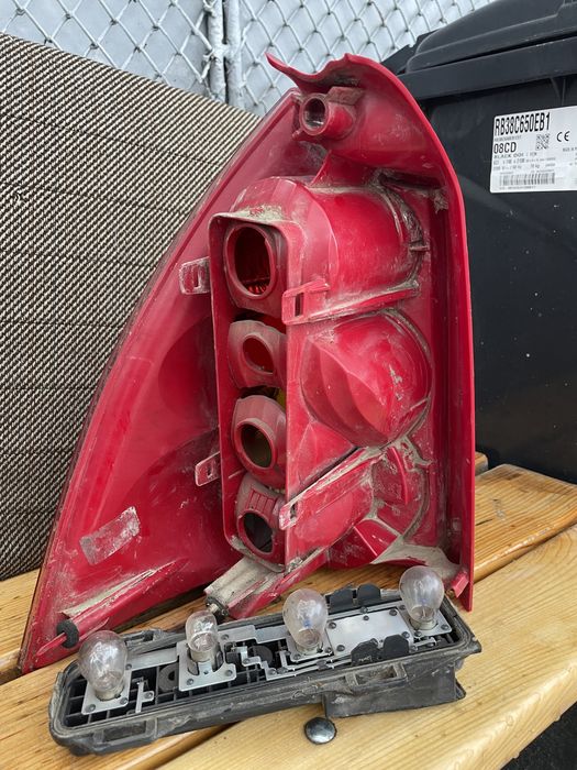 Оригинален Стоп за пежо 307sw комби цената е за 1-брой наличен е левия