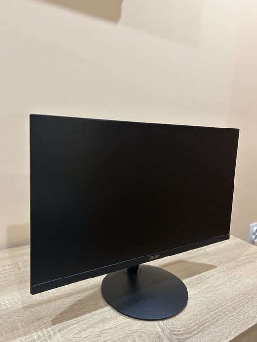Продавам монитор acer