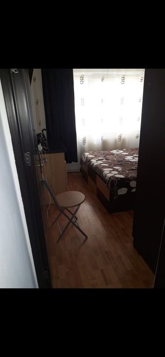 Inchiriez apartament 2 decomandat .