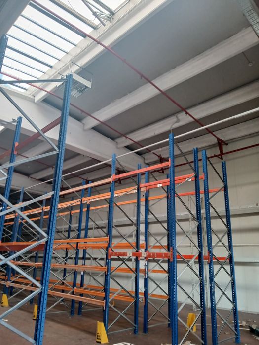 Rafturi metalice de vânzare  Dexion