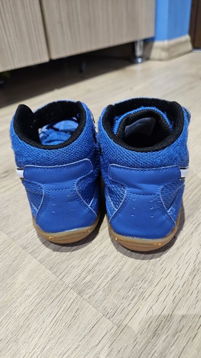 Incaltaminte box lupte 34 copii