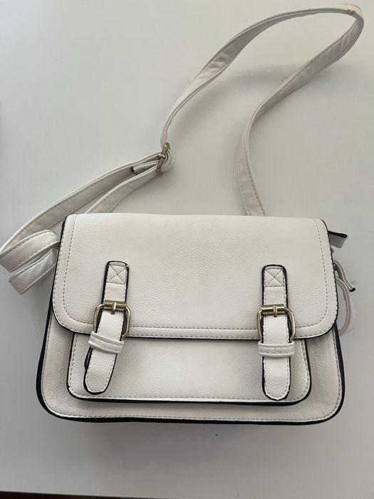 Бяла дамска чанта