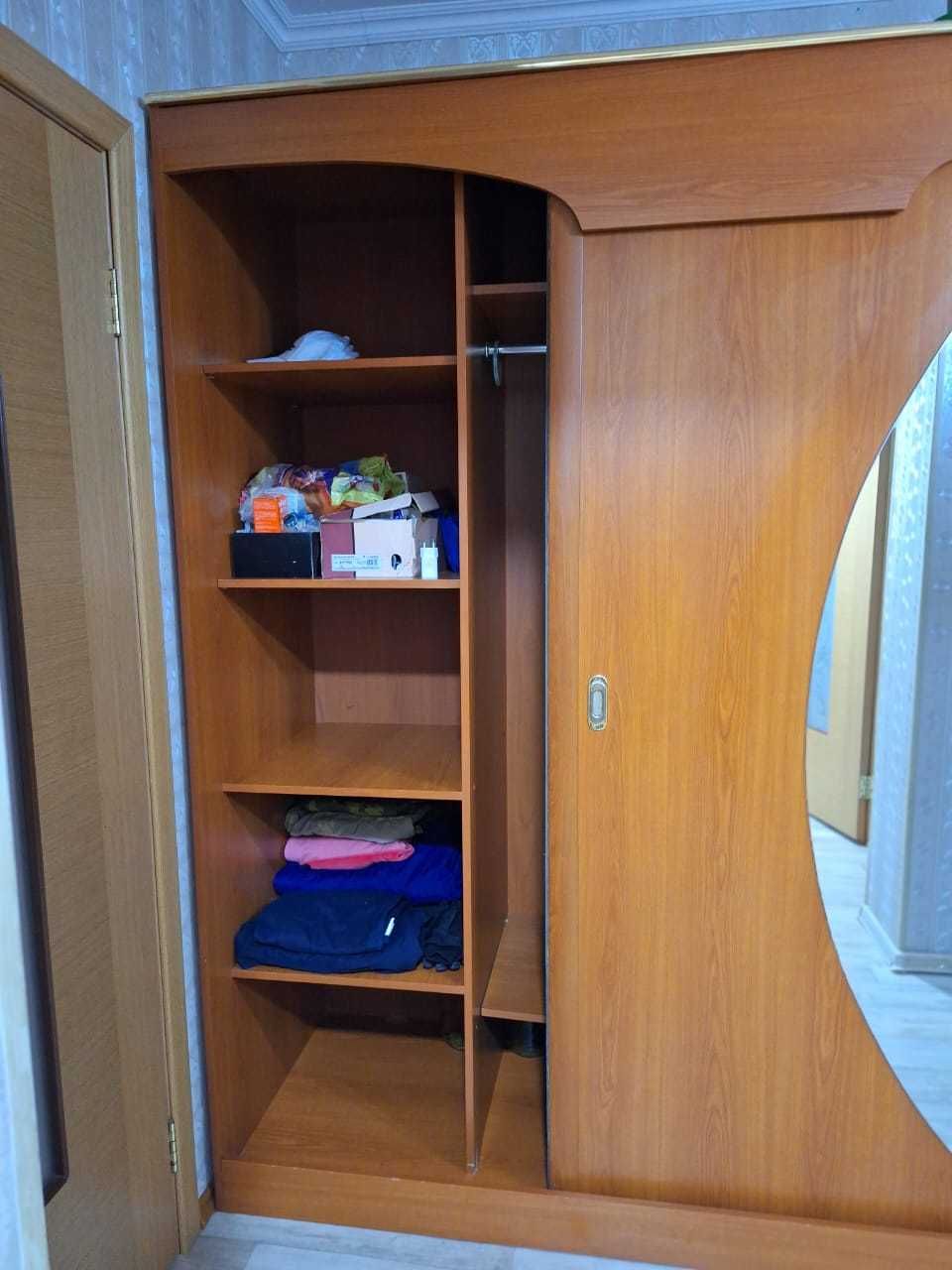 шкаф в прихожую комнату б/у