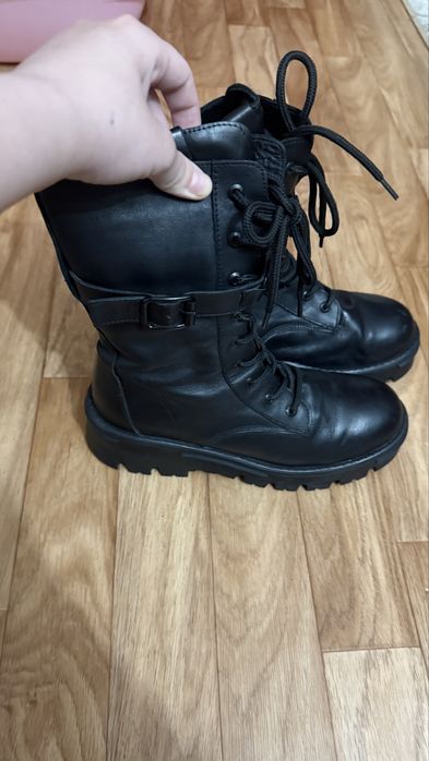 Продам ботинки носила пару раз