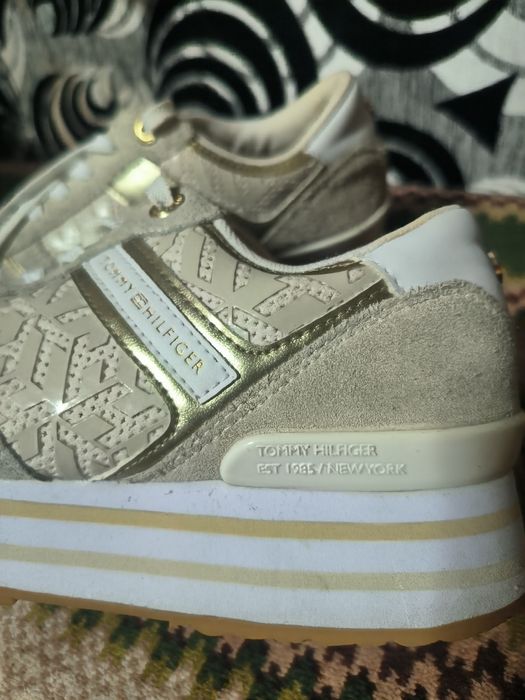 Vând papuci femei Tommy Hilfiger