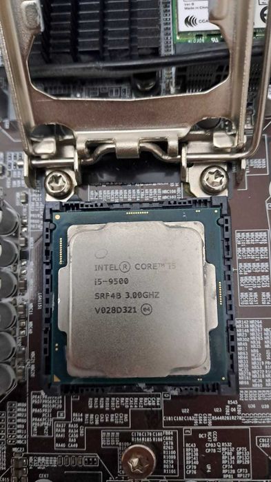 Продам рабочий процессор i5-9500 без транспортировочного корпуса