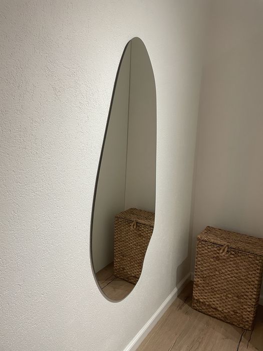 Oglinda perete forma organica
