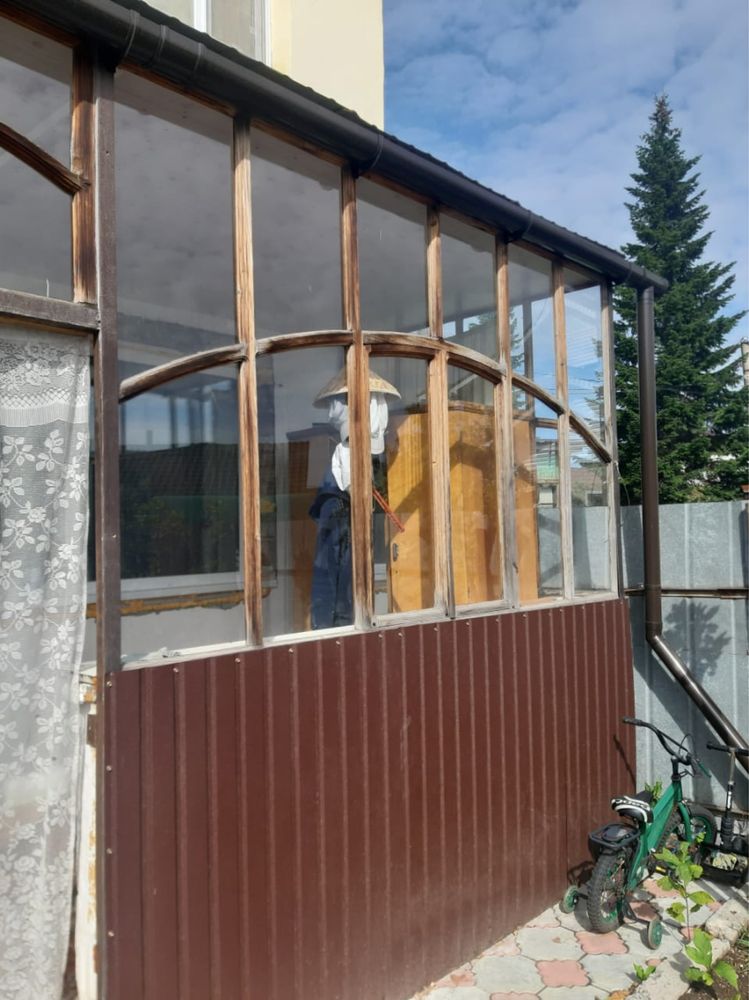 Оконные рамы из дерева б/у