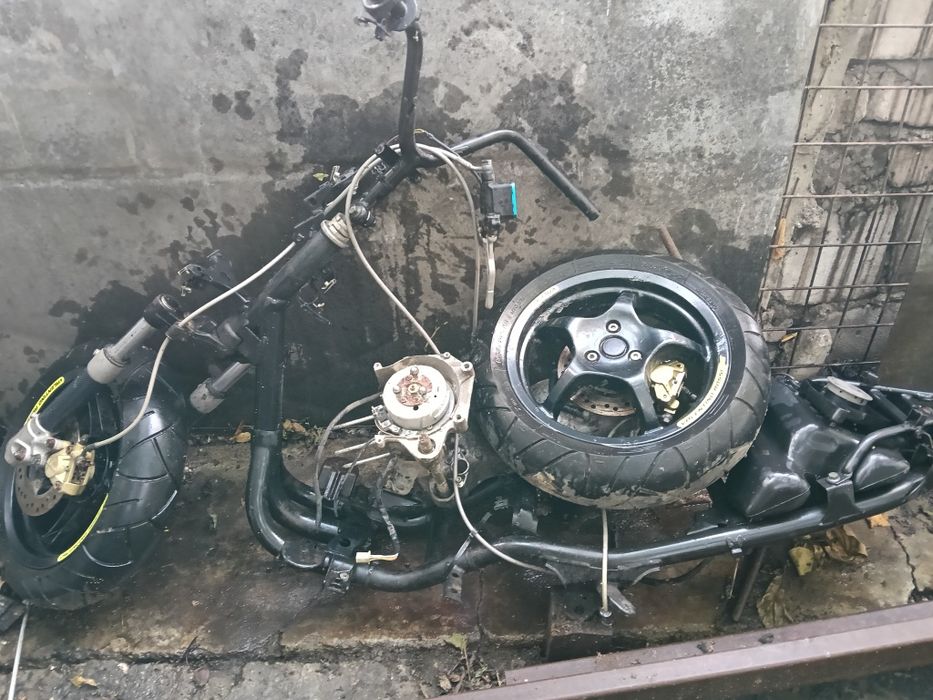 Vând scuter Yamaha Aerox înscris, functional