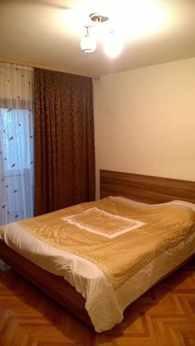 Proprietar, Apartament 3 camere,  zona Bucovina, etaj 3.