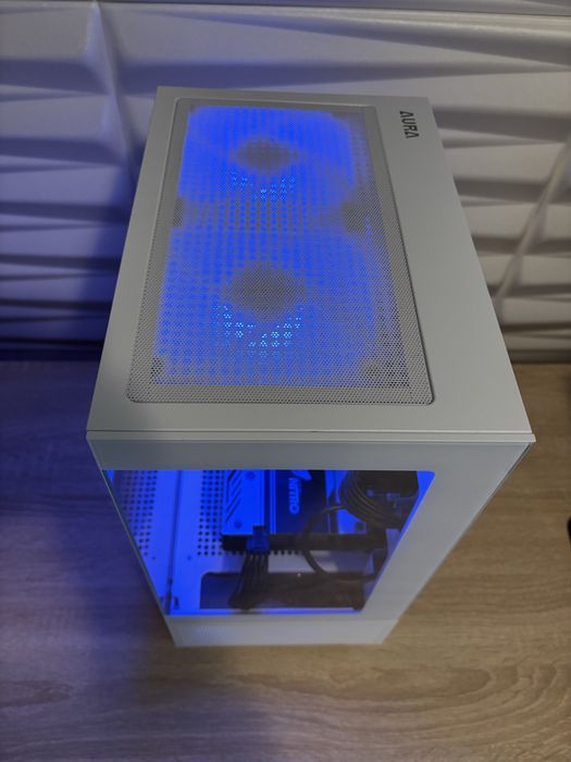 Бял геймърски компютър Ryzen 8 ядрен, RX480 8gb, 8ram, 512 ssd, 550W