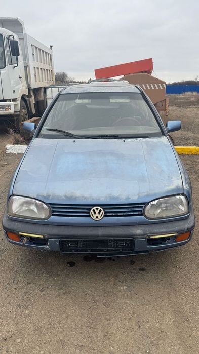 Продаётся Volkswagen Golf III 1.8