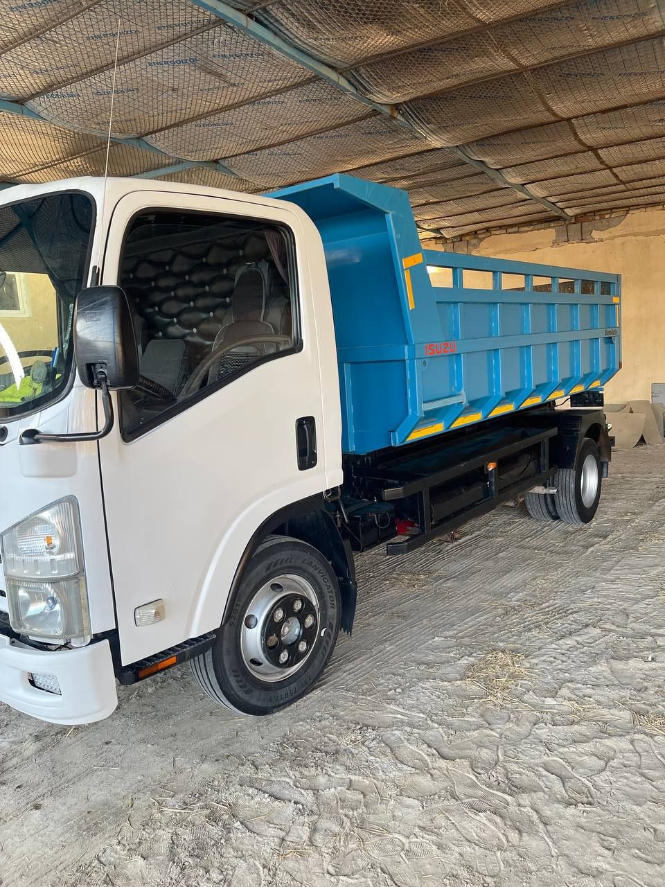 Isuzu yuk mashinasi Samasval