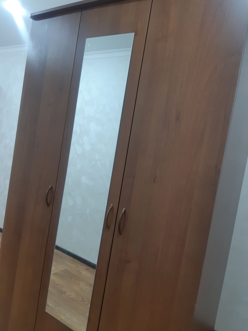 Продам шифоньер. Уступлю. Торг есть