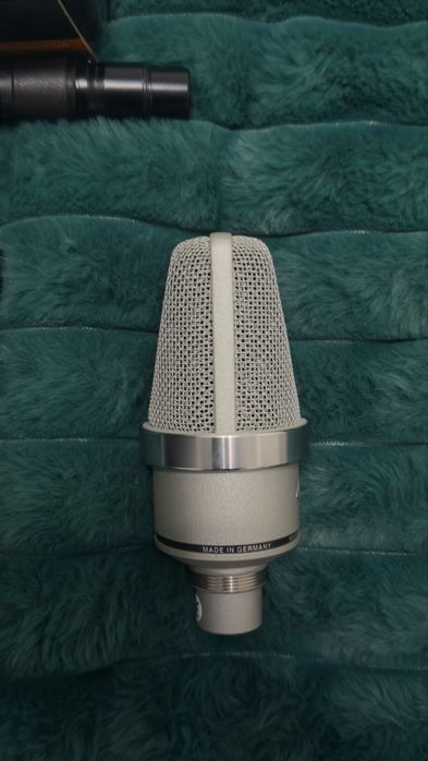 Microfon Studio Neumann TLM 102