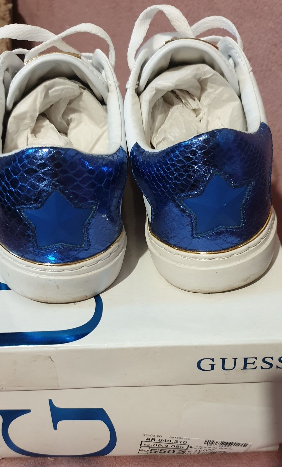 Оригинални кожени кецове Guess