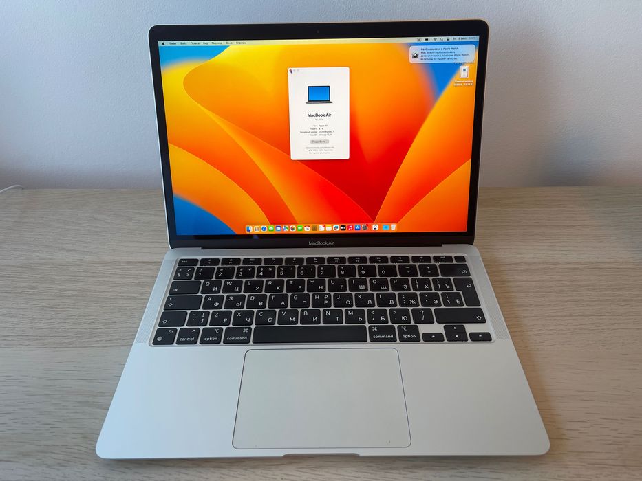 Vând MacBook Air 13 M1 8/256 cu tastatură chirilică (Eng/Rus)