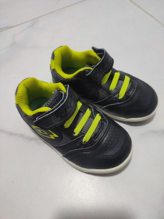 Adidași Lotto mărimea 22