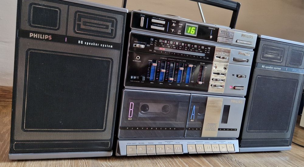 Радиокасетон Philips D8878