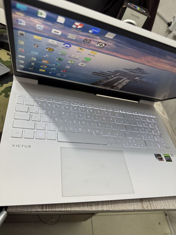 Noutbuk sotiladi HP Victus