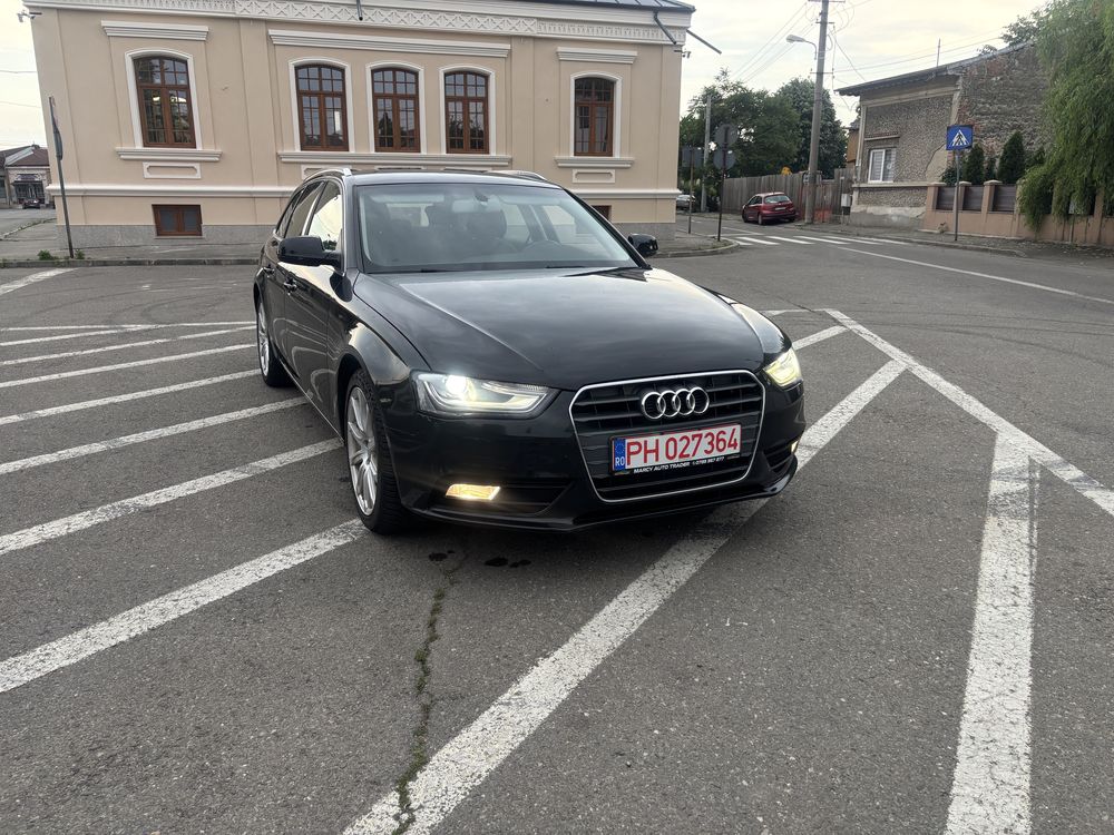 Audi A4  Facelift. B 8,5  automat  Led/carte service  Bi-xenon/ Navi
