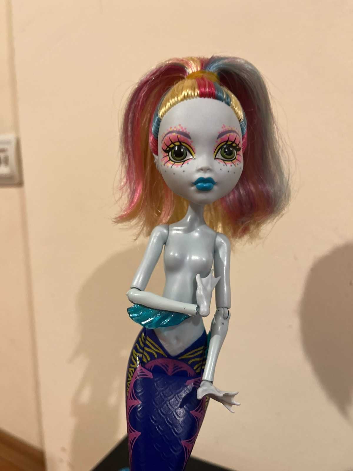 Monster High Great Scarrier Reef Glowsome Ghoulfish Lagoona Blue Doll
