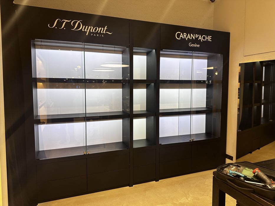 Висок клас модулна витрина с LED –– 1200 лв.