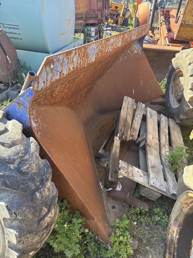 Cupa hidraulica tip buldozer pentru vola