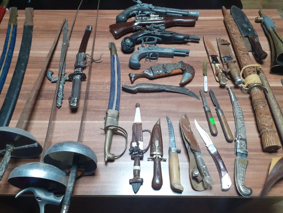 Стари  ками,кинжали,саби  и  пищови