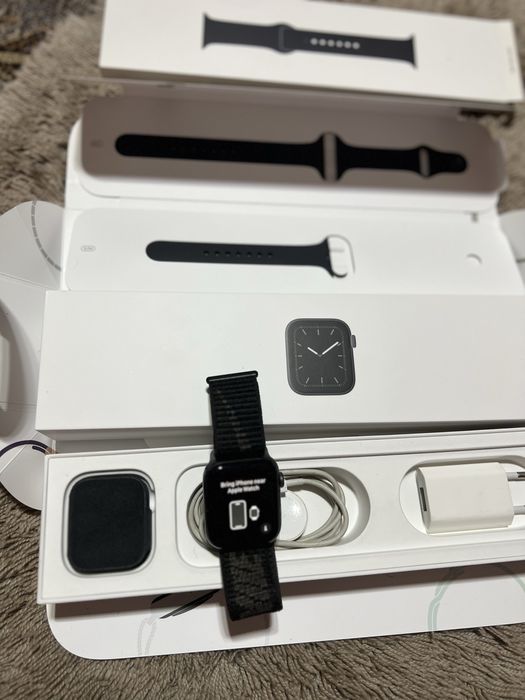 Apple watch series 5 44 mm ful box